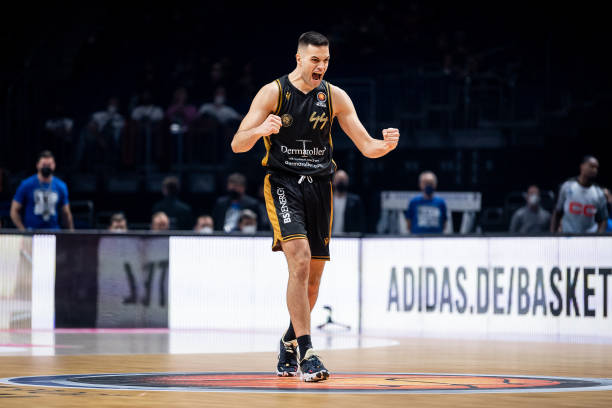 关键胜利 关键胜利