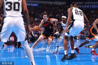 在比分紧咬 在比分紧咬