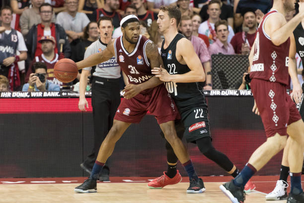 引导球队走 引导球队走