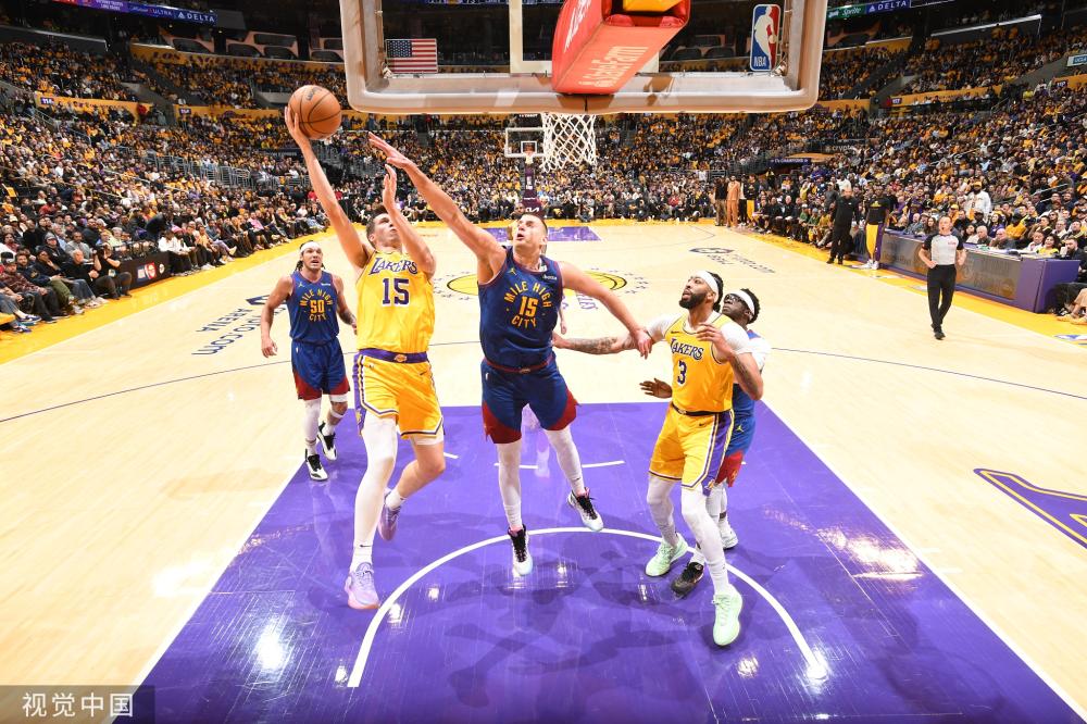 她通过多渠 她通过多渠